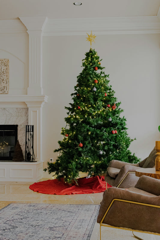 Decorating Your Real Christmas Tree: Tips and Tricks from the Pros