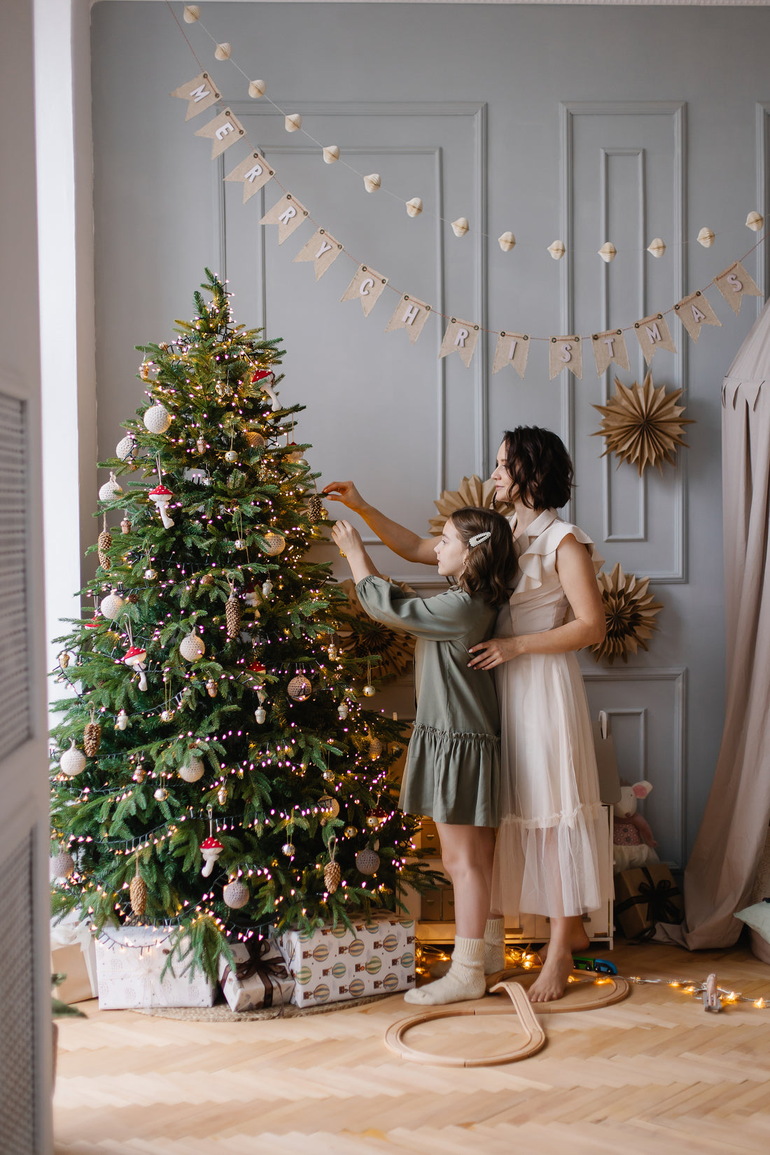 Top Christmas Tree Decorating Trends for 2024: A Natural Christmas