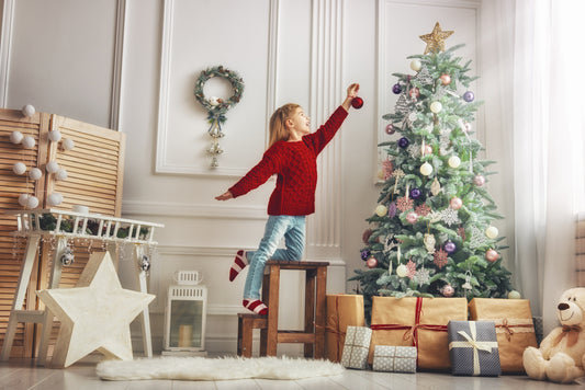 How to Involve the Whole Family in Decorating the Christmas Tree